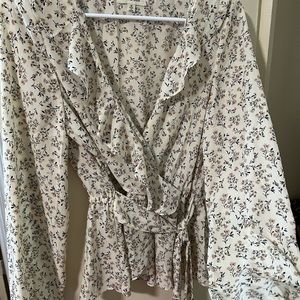 NWT Nordstroms Cream and floral design with wrap around bow blouse. Size M.